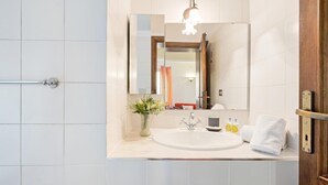 Bathroom - Pratello Centrale e Funzionale Apartment (Bologna)