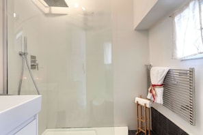 Ảnh chưa phân loại, 3 trong số 17 ảnh, nút