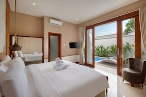A hotel room with a bed, a TV, a chair, and a view of a swimming pool. - Monaco Blu Luxury Villas and Spa (Keroboken Kelod)