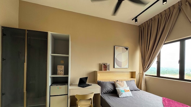 Standard Double Room | Desk, WiFi (free) - Collection O Youth City Residences (Nilai)