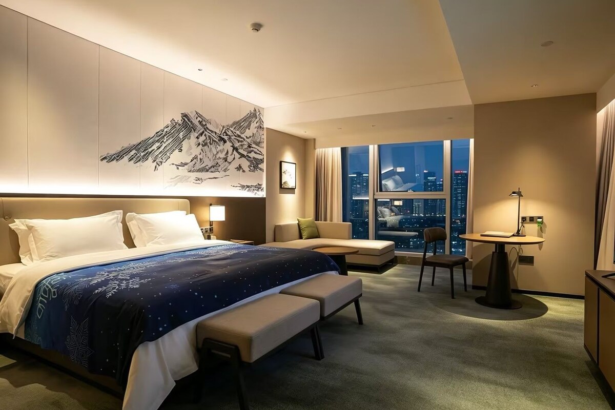 Business Single Room, City View | Iron/ironing board (on request), WiFi (free)
