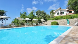 Seasonal outdoor pool, open 9:00 AM to 8:00 PM, pool umbrellas - Residence with swimming pool in Capo d'Orlando (Capo d'Orlando)