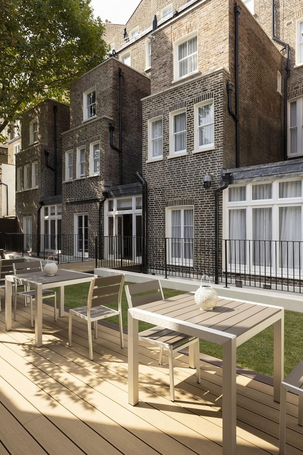 Outdoor dining - 55 by Le Mirage (London)