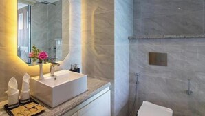 Bathroom - La Vague Hotel (Nha Trang)