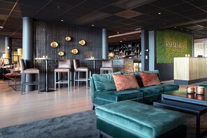 A modern hotel lobby with a bar area, seating arrangements, and a reception desk. - Rømskog Hotel Spa & Resort (Rømskog)