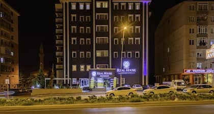 Real House Hotel