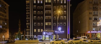 Real House Hotel