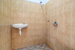 Bathroom - Hotel O Near Cilandak Town Square Formerly Sultan Residence Syariah (Jakarta)