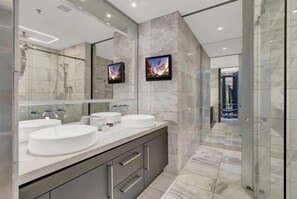 Bathroom - The Adele Palazzo Suite at Palms Place (Las Vegas)