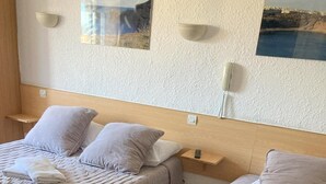 Room - Hotel and Spa Le Gambetta (Paris)