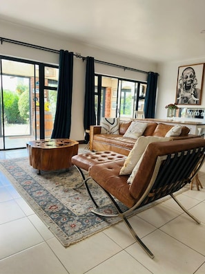 Unclassified image, 2 of 41, button - Exquisite Art Deco 2 bed Apartment - 2395 (Harare)