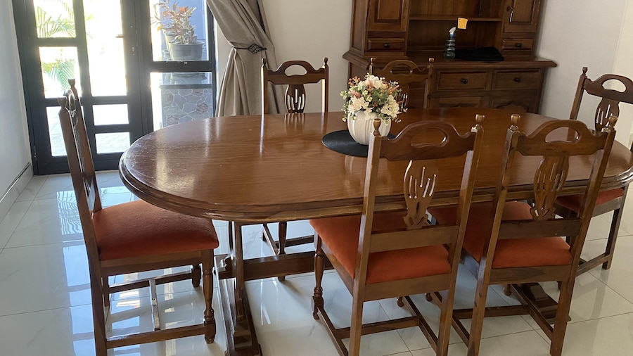 Newly Renovated 4 Bedroom Guesthouse - 2389