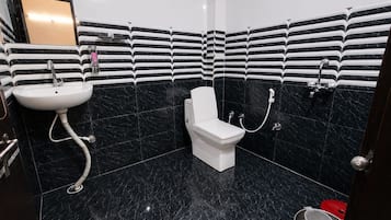 Deluxe Room | Bathroom