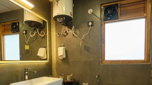 Bathroom - Sharan Stay (Naggar)