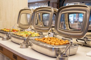 A buffet with various food items and utensils. - Mira Meridia Beach Resort Hotel (Alanya)