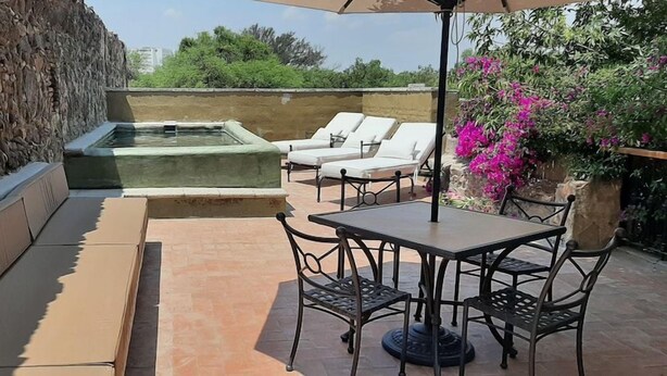 Outdoor dining - Hacienda El Salitre (Querétaro)