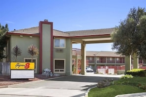 Exterior - Surestay Hotel By Best Western King City (King City)