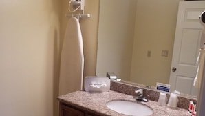 Bathroom - Surestay Hotel By Best Western King City (King City)