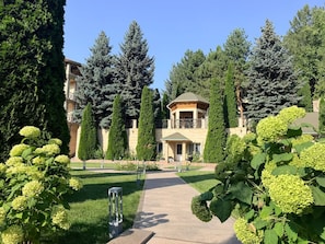 Luxury-Ferienhaus, Veranda, Gartenblick | Außenbereich