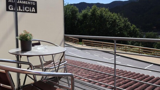 Outdoor dining - Galicia Guesthouse (Terras de Bouro)