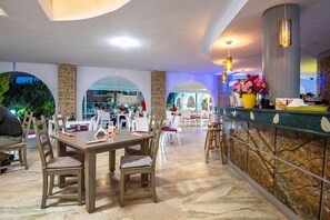 Dining - Dana (Venus)