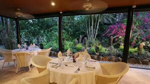 Outdoor dining - The Fiji Orchid (Lautoka)