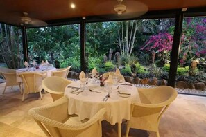 Tempat makan outdoor
