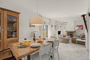 Dining - Casa Buganvilla in Vélez with sea views, Wi-Fi, and air conditioning (Vélez-Málaga)