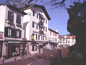 Exterior - Hotel De La Nivelle (Saint-Pee-sur-Nivelle)