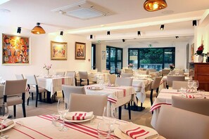 Dining - Hotel De La Nivelle (Saint-Pee-sur-Nivelle)