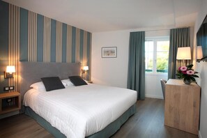 Room - Hotel De La Nivelle (Saint-Pee-sur-Nivelle)