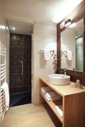 Bathroom - Hotel De La Nivelle (Saint-Pee-sur-Nivelle)