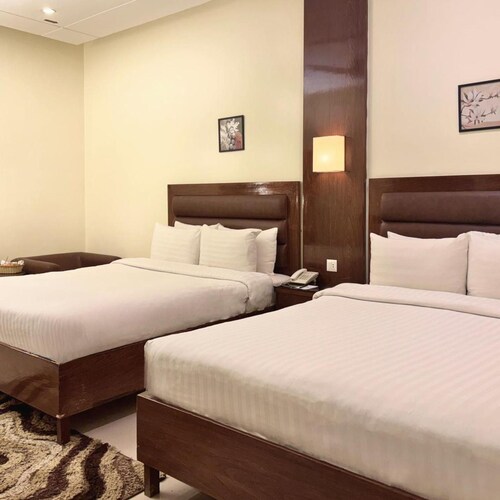 Hotel One Dera Ghazi Khan