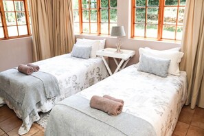 Room - The Old Hatchery (Underberg)