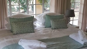 Unclassified image, 3 of 11, button - Kruger Park House [vr] (Mbombela)