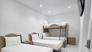 Kamer, meerdere bedden, privébadkamer