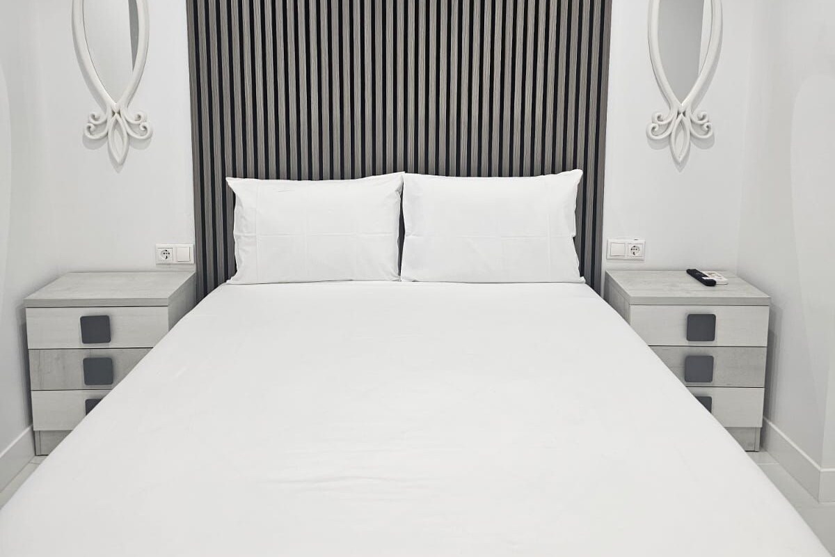 Habitación, 1 cama matrimonial, baño privado | Insonorización y wifi gratis