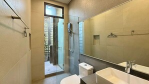 Bathroom - LE Lodge Mansion by Le Lodge (Kuantan)