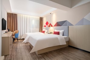 A hotel room with a bed, bedside tables, a desk, a chair, and a TV. - Borrman Wanda Plaza Houjie Dongguan (Dongguan)