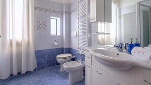 Immagine non classificata, 4 di 25, pulsante