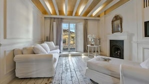 Unclassified image, 3 of 28, button - White Home (Florence)