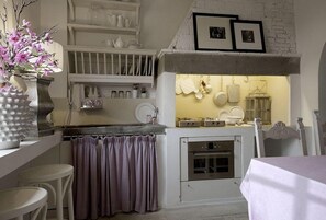 Ảnh chưa phân loại, 4 trong số 28 ảnh, nút