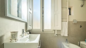 Bathroom - Santo Spirito Bright Flat (Florence)