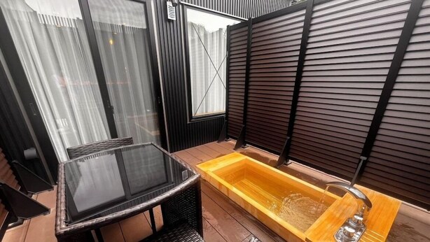 Bồn tắm spa ngoài trời