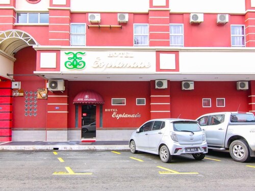 OYO 43930 Hotel Esplanade