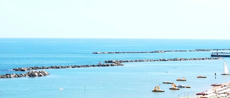 ชายหาด