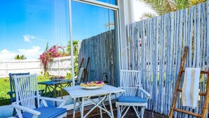 Outdoor dining - Raffia Beach Aparthotel (Jambiani)