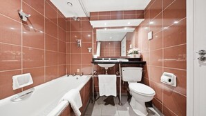 Bathroom - The Greyhound Hotel Leigh (Leigh)