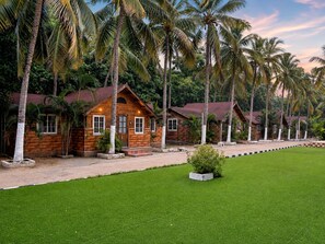 Exterior - Blue Bay Beach Resort (Mahabalipuram)