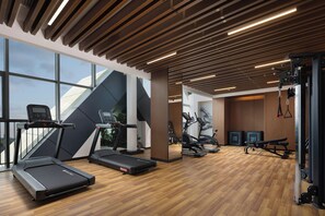 A gym with treadmills, elliptical machines, and weightlifting equipment. - Hilton Garden Inn Guiyang Gui'an New Area (Guiyang)